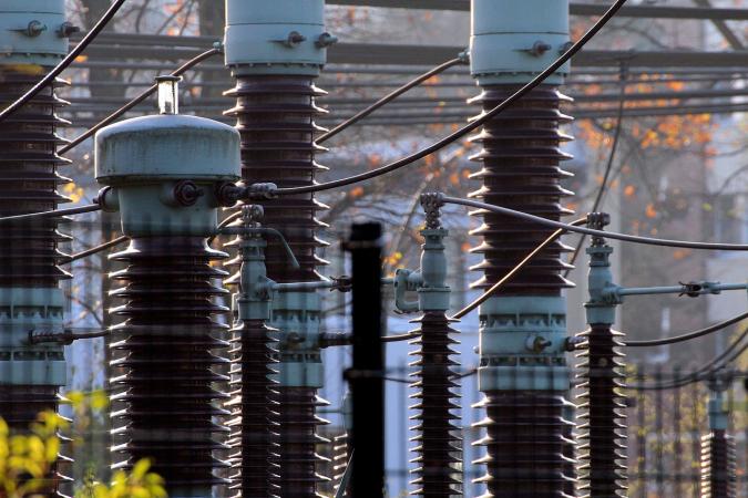 Росія продовжує обстрілювати об'єкти енергетичної інфраструктури України, внаслідок чого без світла залишаються споживачі у шести областях.