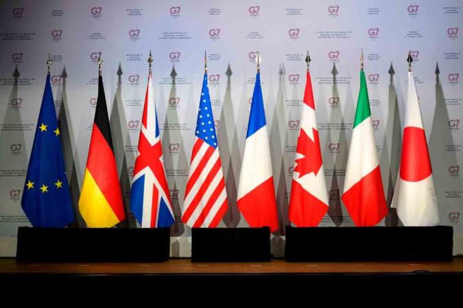 Країни «Великої сімки» (G7) вирішили не запроваджувати майже повну заборону на експорт до Росії, а замість цього розширять чинні обмеження на постачання ключових товарів.