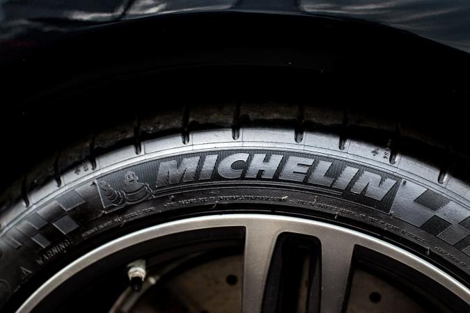 Французький виробник шин Michelin заявив про продаж активів у рф своєму партнеру — дистриб'юторській компанії Power International Tires.