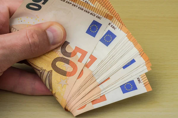 29 травня європейська валюта подорожчала на 7 копійок.