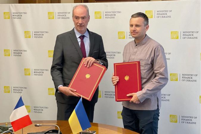 Украина приостанавливает выплаты Франции по государственному долгу.