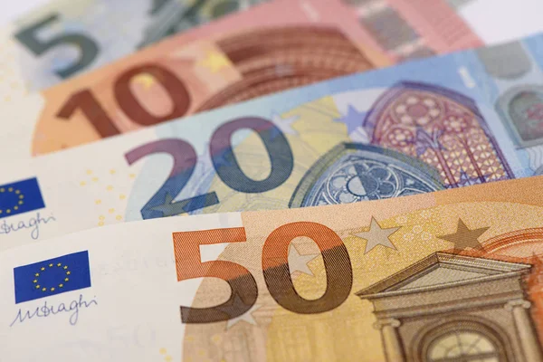 8 червня європейська валюта подорожчала на 13 копійок.