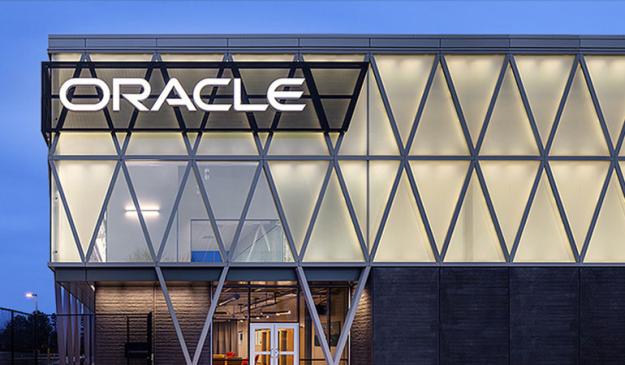 Годами разработчик программного обеспечения для баз данных Oracle отставал от конкурентов в создании облачных технологий, отвечающих требованиям современного предприятия.