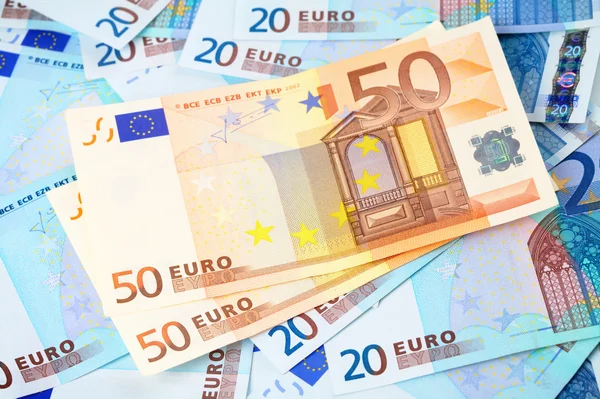 19 червня європейська валюта подорожчала на 52 копійки.