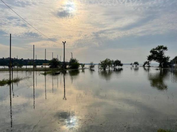 В результате подрыва Каховской ГЭС 6 июня 2023 только в четырех населенных пунктах левобережной Херсонщины пострадало по меньшей мере 19 тысяч домов.