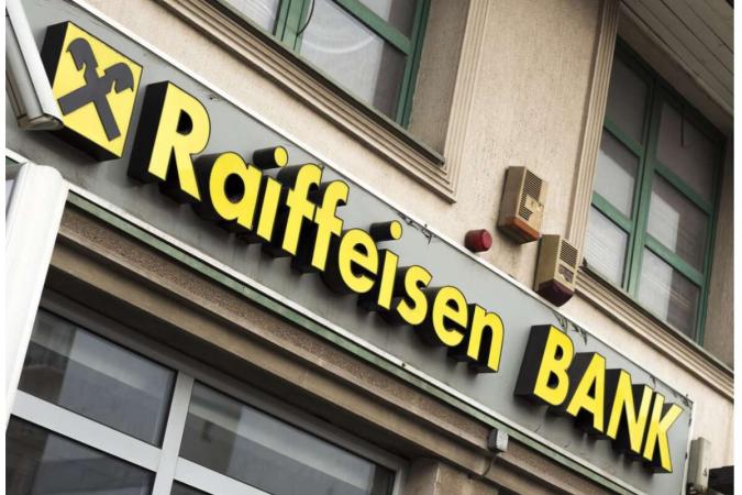 Порядка 20−30% клиентов-заемщиков Райффайзен Банк начали консультации с другими банками по части кредитования в рамках госпрограммы «Доступные кредиты 5−7-9%» после исключения из нее украинского Райффайзена.