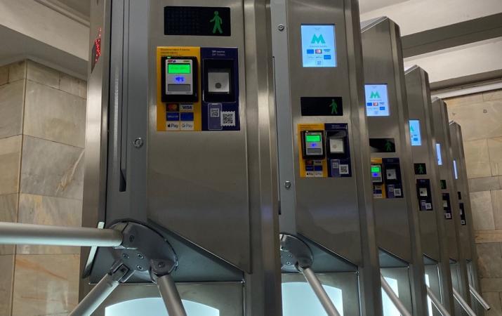 В метро Киева возобновили работу сервиса оплаты проезда в киевском метро разовыми бумажными QR-билетами и QR-кодами, сгенерированными в приложении «Киев Цифровой».