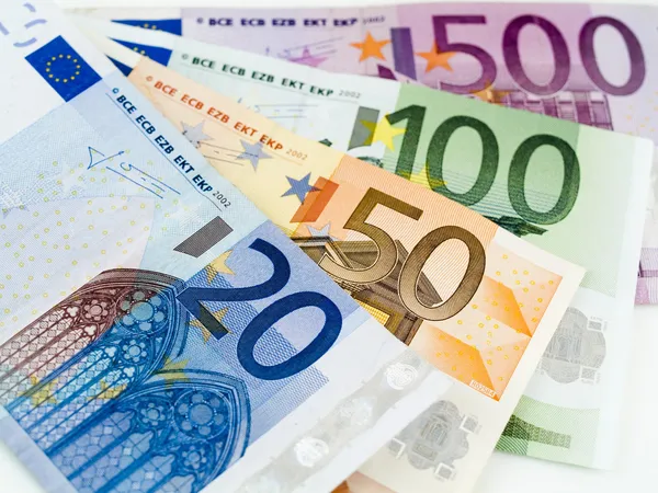 27 июня европейская валюта подорожала на 15 копеек.