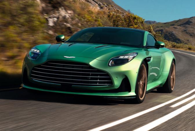 Британский производитель автомобилей класса люкс Aston Martin заключил соглашение, согласно которому американскому производителю электромобилей Lucid Group будет принадлежать 3,7% акций компании в обмен на доступ к ее «высокоэффективным» технологиям, пишет Reuters со ссылкой на заявление пресс-службы Aston Martin.