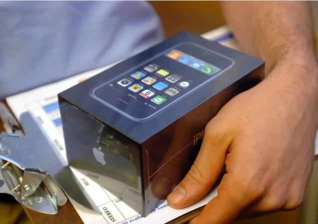 Нерозпакований смартфон iPhone першого покоління з 4 ГБ оперативної пам’яті виставили на аукціон.