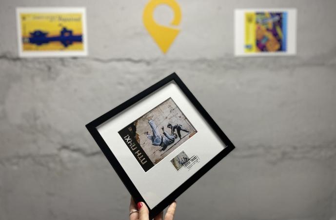 Укрпочта представила специальный благотворительный выпуск рамки «ПТН ПНХ!