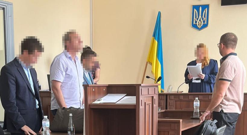 Печерский суд Киева избрал меры пресечения руководству ЧАО «Полтавский горно-обогатительный комбинат», принадлежащего Ferrexpo олигарха Константина Жеваго, и фирмы-прокладки — содержание под стражей или залог от 2 до 60 млн грн.