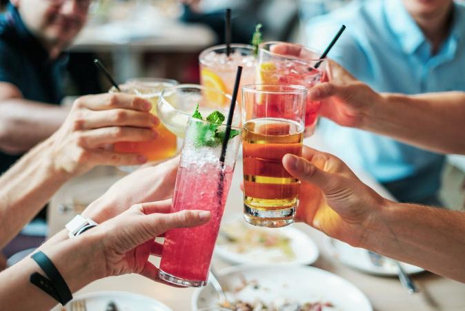 Министерство экономики и торговли разработало проект правительственного постановления о повышении минимальных оптово-отпускных и розничных цен на некоторые виды алкогольных напитков.