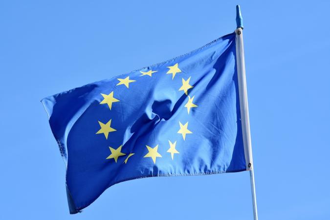 Европейский Союз не может прийти к соглашению с Европейским центральным банком о плане использовать доходы от более 200 млрд евро замороженных активов российского центробанка на восстановление Украины.