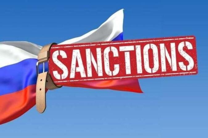 Банки Армении, Грузии и Кыргызстана начали приостанавливать сотрудничество с российской платежной системой «Юнистрим», подвергшейся новым санкциям США.