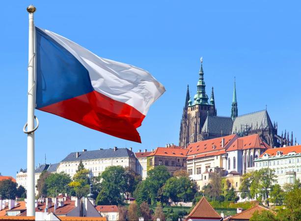 В Чехии была принята поправка к закону lex Ukraine, которая позволяет беженцам из Украины продлить свою временную защиту еще на год, до конца марта 2025 года.
