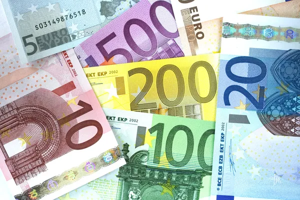 2 августа европейская валюта подешевела на 19 копеек.