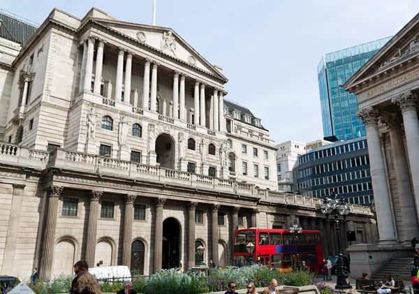 Банк Англії підвищив облікову ставку на 25 базисних пунктів, до 5,25%, на засіданні 3 серпня, що стало 14-м підвищенням поспіль.