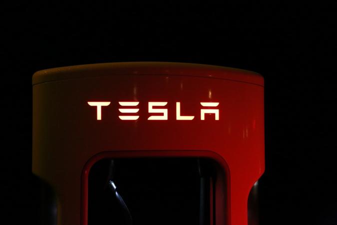 Американский производитель электромобилей Tesla сменил финансового директора.