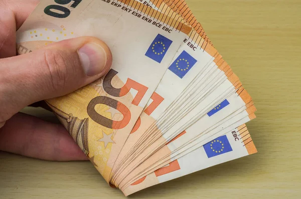 9 серпня європейська валюта втратила 15 копійок.