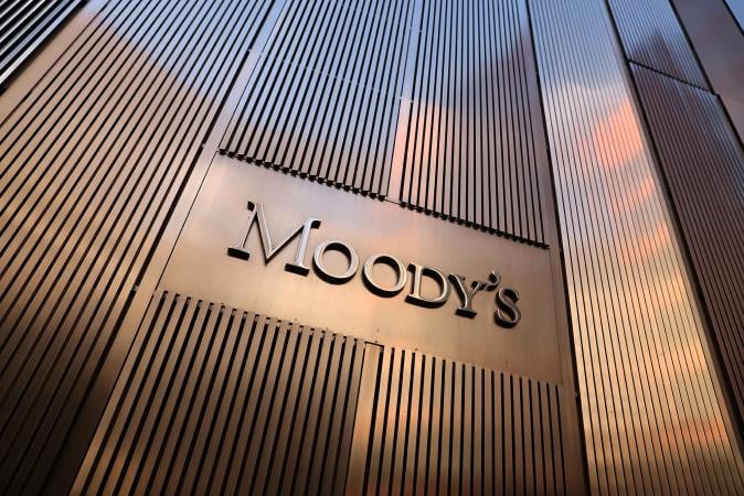 Рейтинговое агентство Moody’s понизило кредитные рейтинги 10 банков США и поставило на пересмотр с возможностью понижения рейтинги нескольких крупных финансовых организаций, включая Bank of New York Mellon, U.
