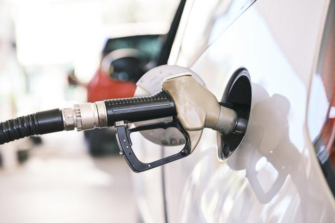 В период с 9 по 10 августа средняя цена по стране бензина марки А-95 выросла на 37 копеек и составила 51,4 грн/л, бензин А-95+ подорожал на 39 копеек — до 53,44 грн/л, а дизельное топливо — на 38 копеек, до 50,72 грн/л.