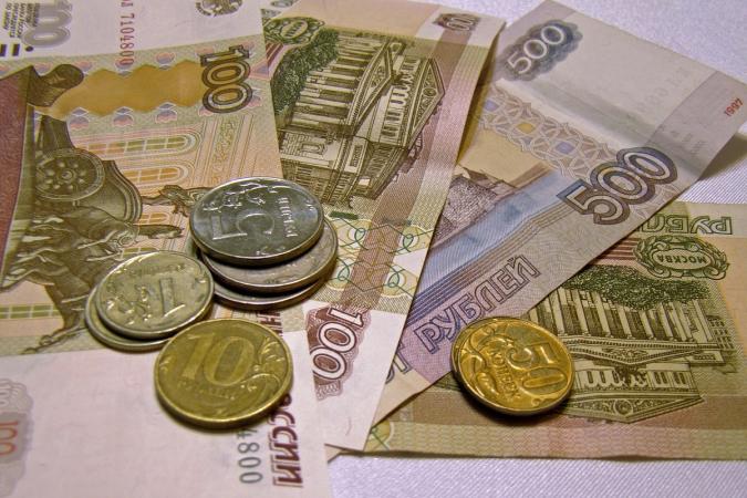 Курс долара та євро на Московській біржі продовжує стрімко падати, оновлюючи мінімуми з 25 березня 2022 року.