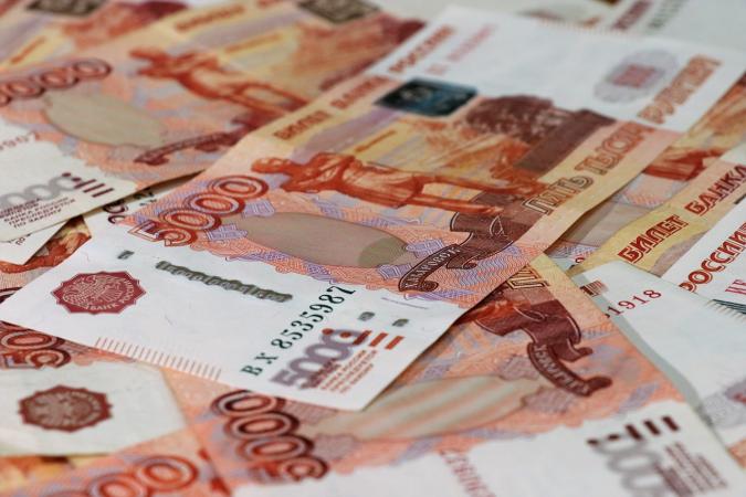 Банк Росії у вівторок, 15 серпня, підвищив ключову ставку одразу на 3,5 відсоткового пункта — з 8,% до 12% через падіння рубля.
