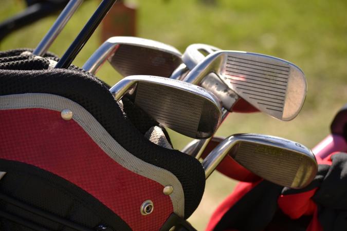 Акції виробника ключок для гольфу Sacks Parente Golf Inc.