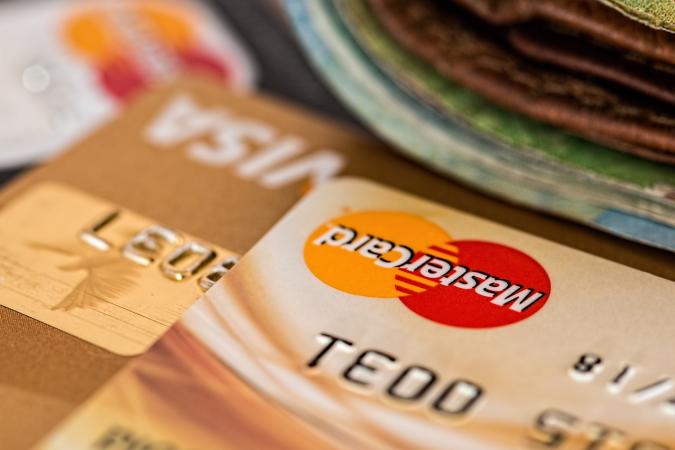 Компанії Mastercard та Visa відмовляються від випуску платіжних криптовалютних карток для Binance на тлі регуляторних проблем біржі.