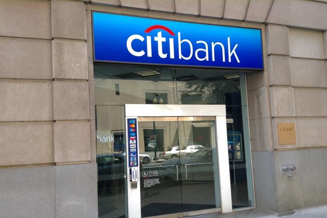 Російська «дочка» одного з найбільших банків США Citigroup Inc, Сітібанк, повідомила про згортання мережі банкоматів у росії.