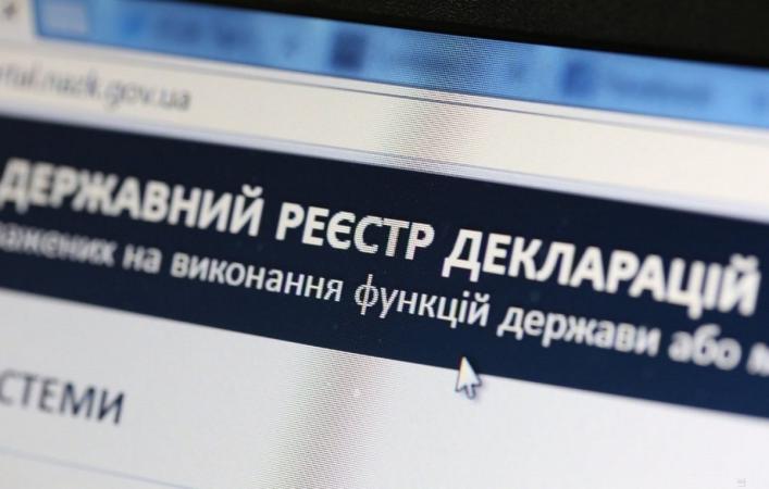 Верховна рада підтримала відновлення електронного декларування в Україні, однак нардепи провалили голосування за поправкою № 371 — про відкриття декларацій.