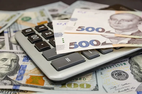За восемь месяцев 2023 года на социальные выплаты из государственного бюджета было направлено 300,5 млрд грн, из которых 181,2 млрд грн — на пенсионные выплаты.