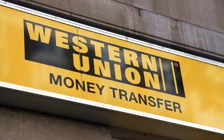 Незважаючи на те що низка українських банків припинила виплачувати перекази Western Union, Ощадбанк продовжує бути прямим агентом цієї системи переказів в Україні і стабільно забезпечує своїм клієнтам відповідні виплати.