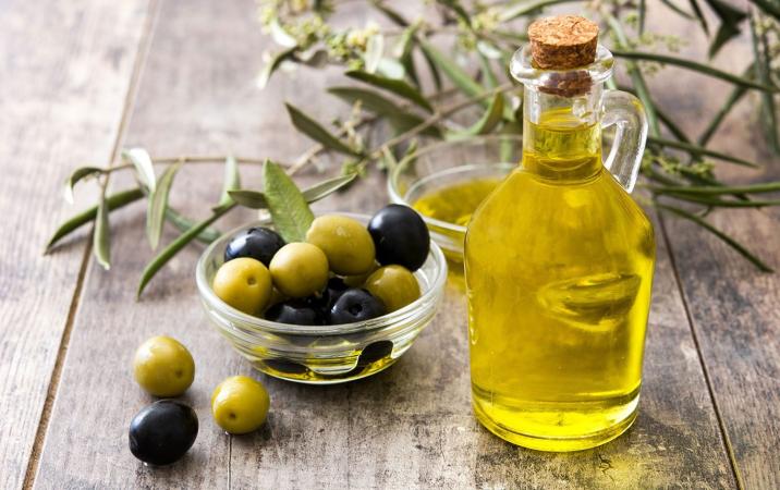 Цены на оливковое масло подскочили до новых рекордов, поскольку сильные засухи в основных странах-производителях продолжают ограничивать поставки.