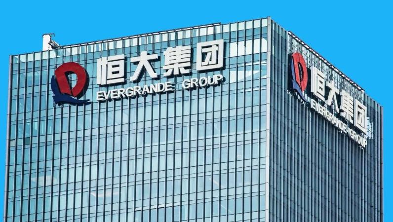 Акції китайської Evergrande Group впали другу сесію поспіль, знизившись на 8% після того, як підрозділ девелопера пропустив виплату за облігаціями.