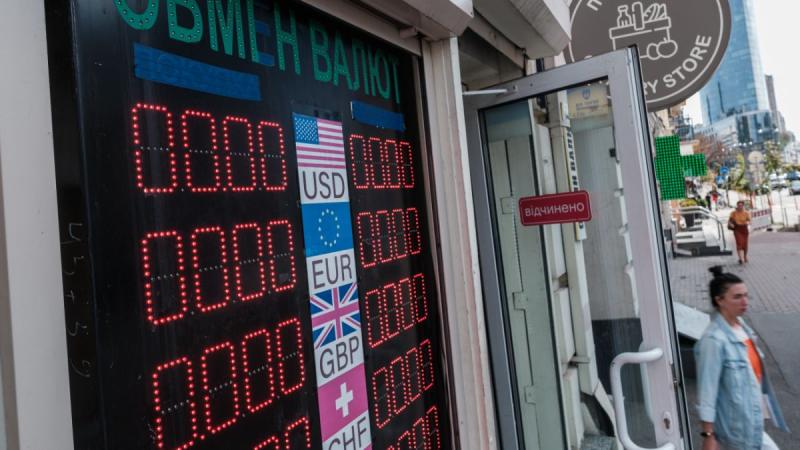 Початок жовтня на валютному ринку України буде цікавим.