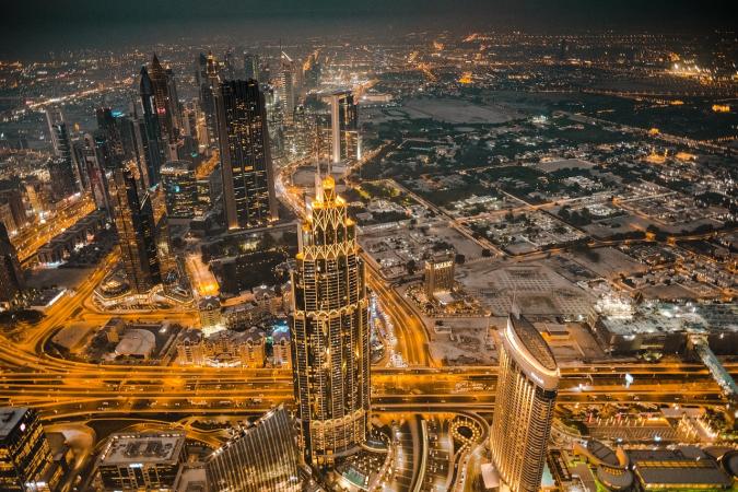Від початку 2023 року у Дубаї кількість угод з продажу будинків вартістю $10 млн і більше сягнула рекордних 277 на загальну суму $4,91 млрд, що дозволило випередити такі міста, як Нью-Йорк і Гонконг, у званні найактивнішого ринку елітного житла.