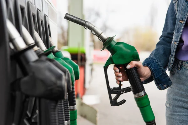 Середня ціна на бензин А-95 протягом тижня зменшилася на 0,25 грн/л, до 47,5 грн/л, на А-92 — на 1,25 грн/л, до 44,25 грн/л.