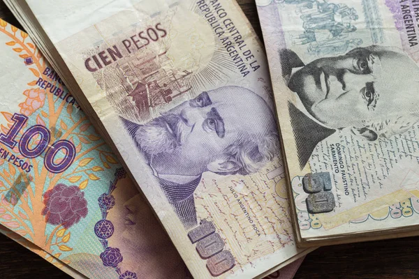Державні доларові облігації Аргентини з погашенням у 2035 році подешевшали на 12,5% та торгуються на рівні 22,87% від номіналу.
