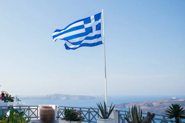 Агентство S&P Global Ratings підвищило кредитний рейтинг Греції до інвестиційного рівня BBB- зі стабільним прогнозом — уперше за більш ніж десять років.