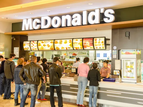 Американська McDonald's Corp., найбільша у світі мережа ресторанів швидкого обслуговування, збільшила чистий прибуток у третьому кварталі на 17%, скоригований показник та виручка перевершили прогнози ринку.