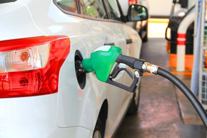 За месяц, со 2 по 31 октября, средняя цена по стране на бензин марки А-95 выросла на 40 копеек и составляет 55,51 грн/л, бензин А-95+ подорожал на 29 копеек — до 58,36 грн/л, а литр дизельного горючего прибавил 58 копеек — 55,67 грн/л.