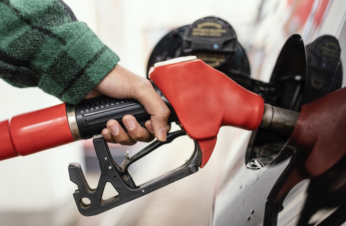 Национальный банк прогнозирует стабилизацию цен на топливо в 2024 году благодаря постепенному снижению мировых цен на нефть.