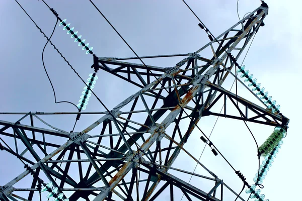 НЭК «Укрэнерго» 6 ноября из-за профицита электроэнергии обратилась к Польше за аварийной помощью в виде срочной закупки излишков.