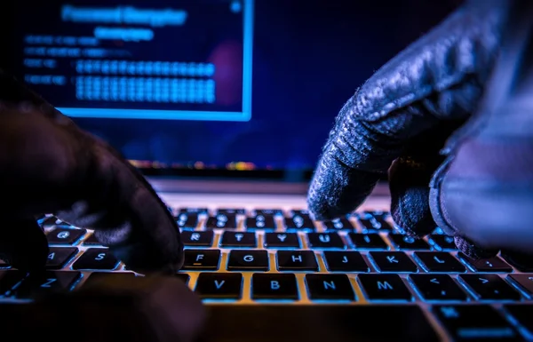 Хакери зламали гаманець спільноти Monero і вивели з нього $450 000 у криптовалюті.