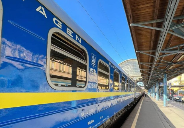 Теперь купить билет на самый популярный поезд «Киев — Варшава» в приложении «Укрзализныци» можно только после верификации аккаунта с «Дия.