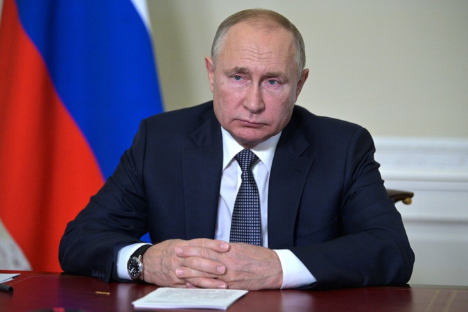 Президент росії володимир путін підписав указ, що дозволяє іноземним інвесторам, чиї кошти заморожені в росії, використовувати їх для купівлі заблокованих активів росіян за кордоном.