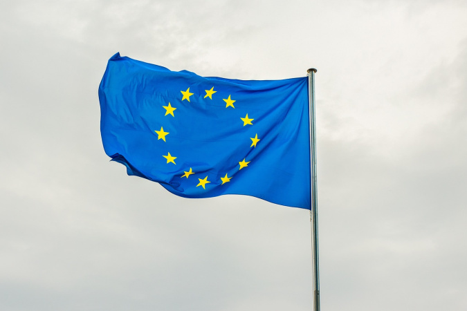 Рада Європейського Союзу схвалила нові правила, які дозволять людям, які планують подорожувати до Шенгенської зони, подавати заявку на візу онлайн.