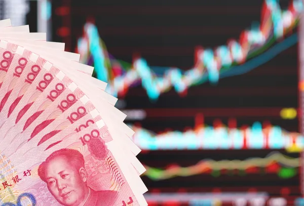 Китайский юань обогнал евро и стал второй по величине валютой, используемой в финансировании мировой торговли, что свидетельствует о росте глобальных торговых амбиций Китая.